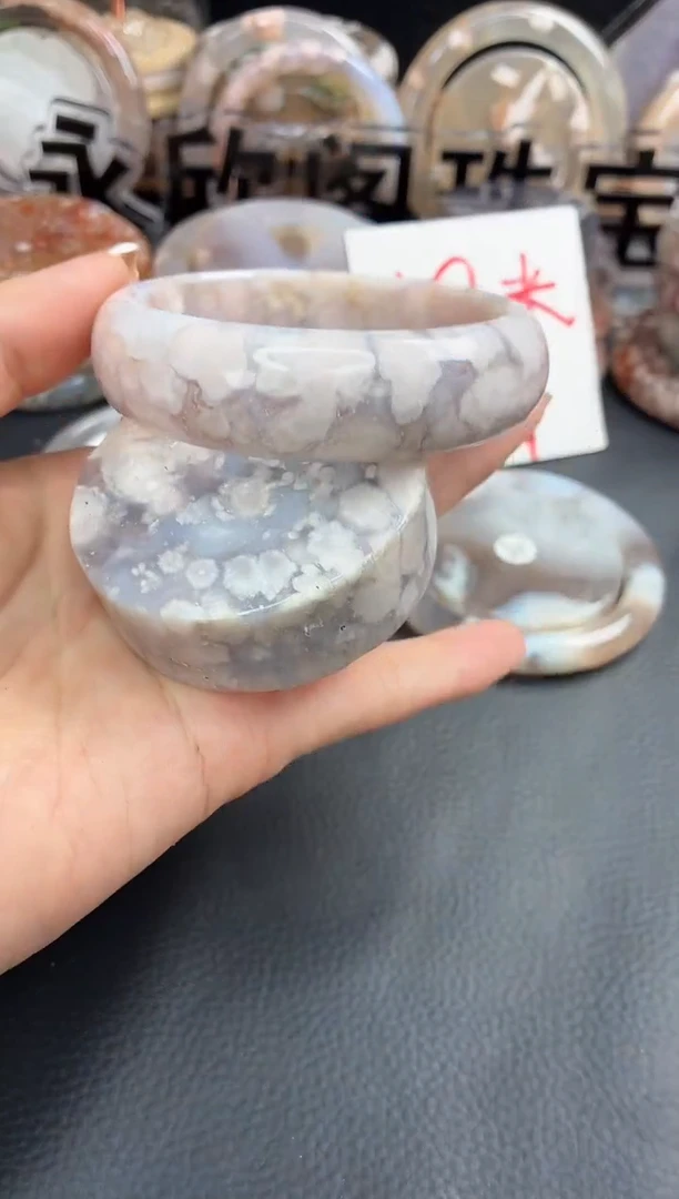 未镶嵌手镯（圆镯）石英质玉58