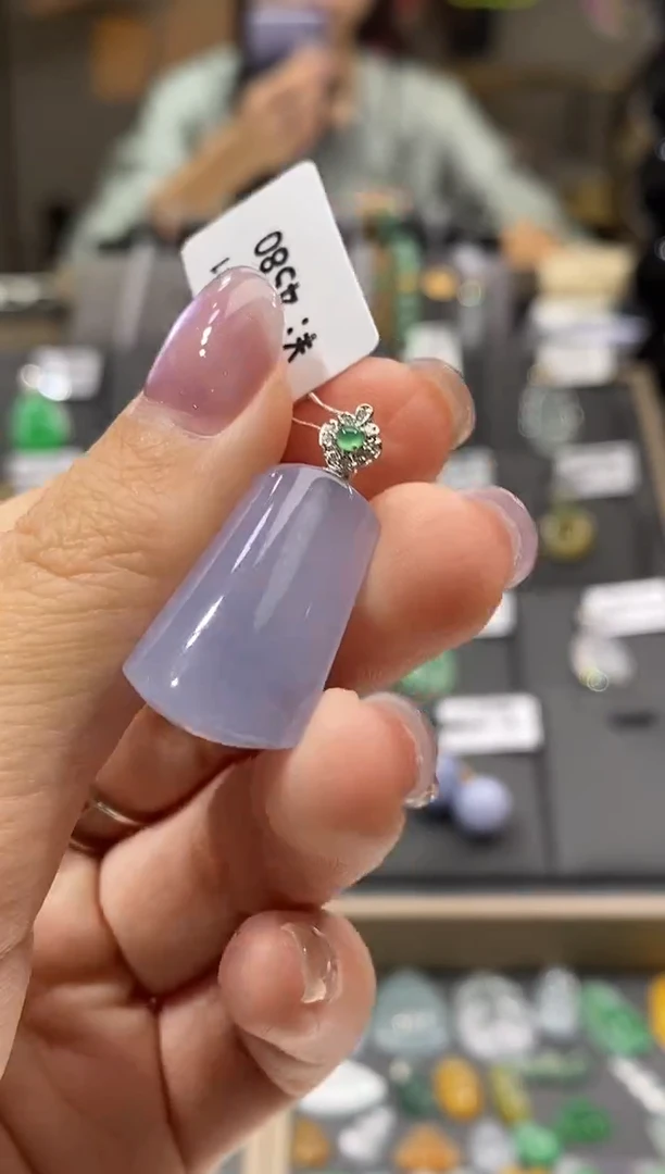 颈饰18K金镶嵌翡翠无事牌