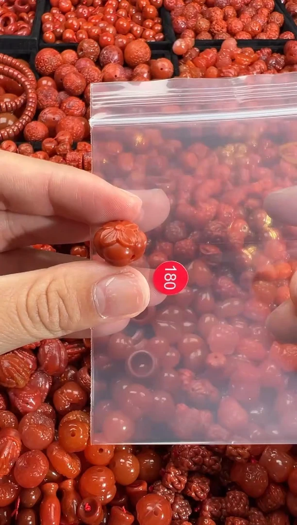 南红玛瑙未镶嵌颈饰1