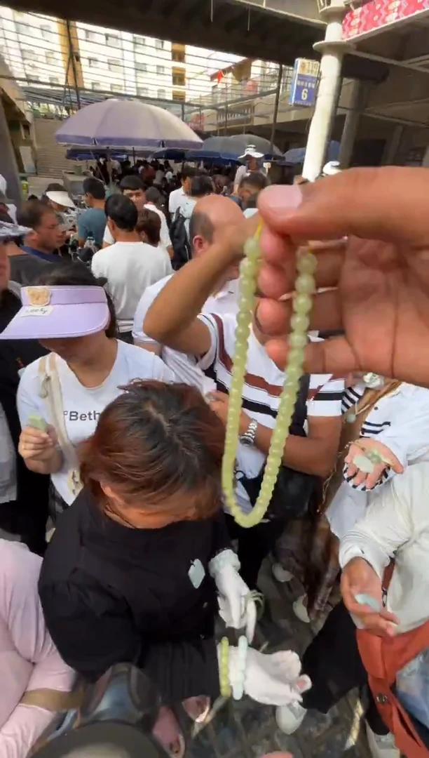 未镶嵌和田玉（糖玉）挂件和田玉