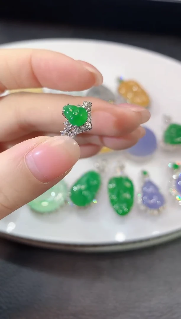 翡翠戒指18K金镶嵌C8翡翠