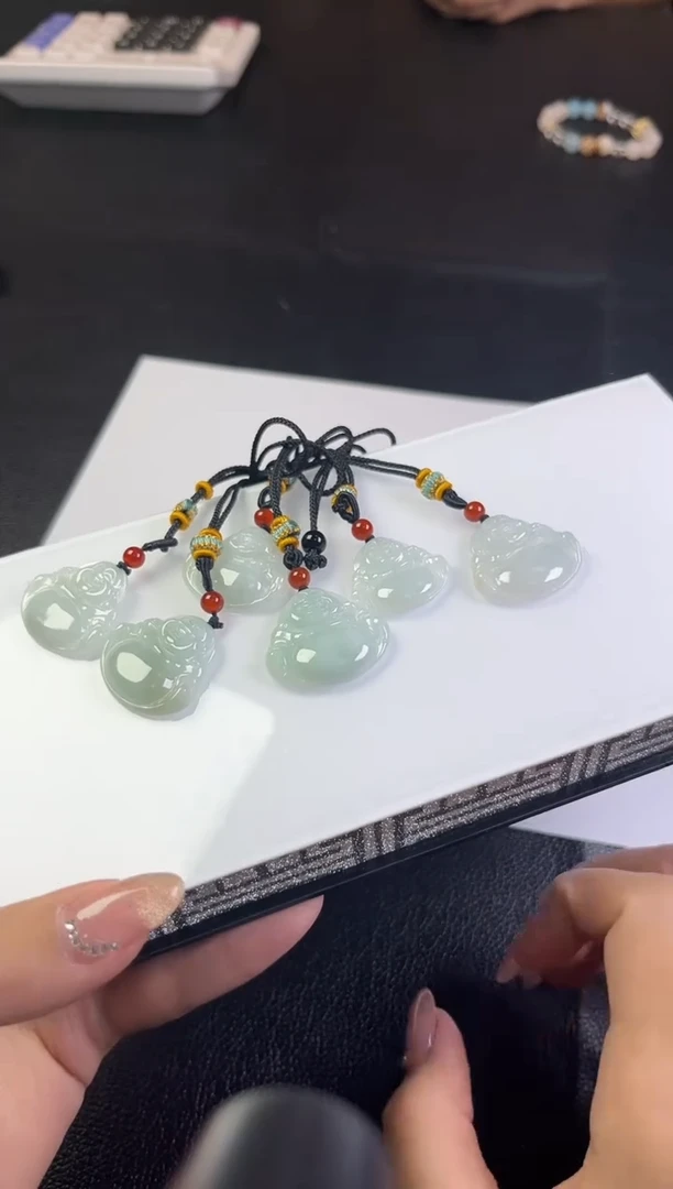 翡翠未镶嵌颈饰多样性发一件