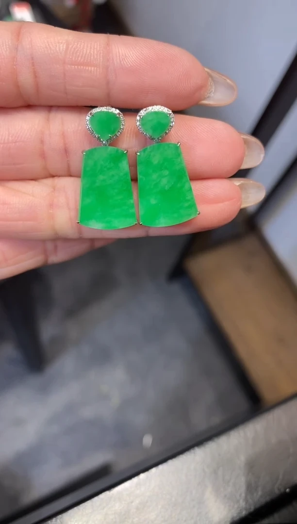 吊坠(不含链)18K金镶嵌翡翠无事牌-多样性，发其一