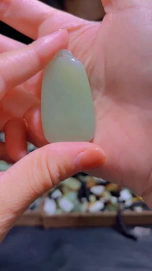 和田玉未镶嵌颈饰`