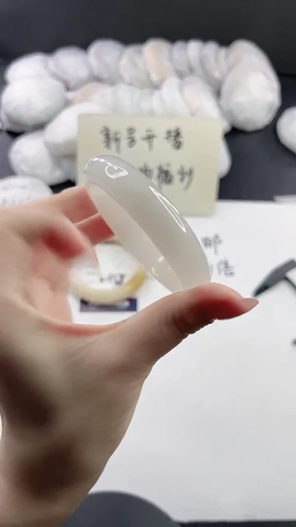 未镶嵌手镯石英质玉L139