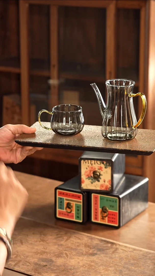 荒野红茶2罐平阴玫瑰1罐和悦壶1和悦杯1