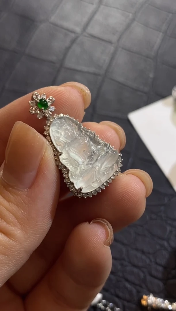 翡翠18K金镶嵌颈饰收到货48小时鉴赏期（超时不退不换）