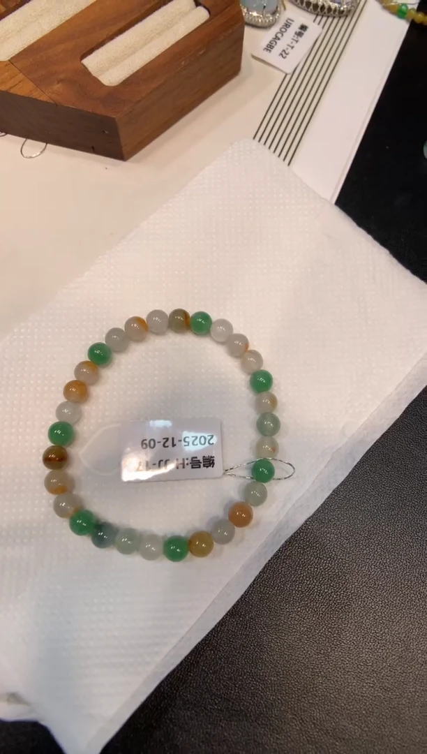 颈饰未镶嵌翡翠手串