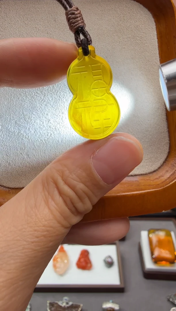 未镶嵌颈饰琥珀尹*一福禄吊坠