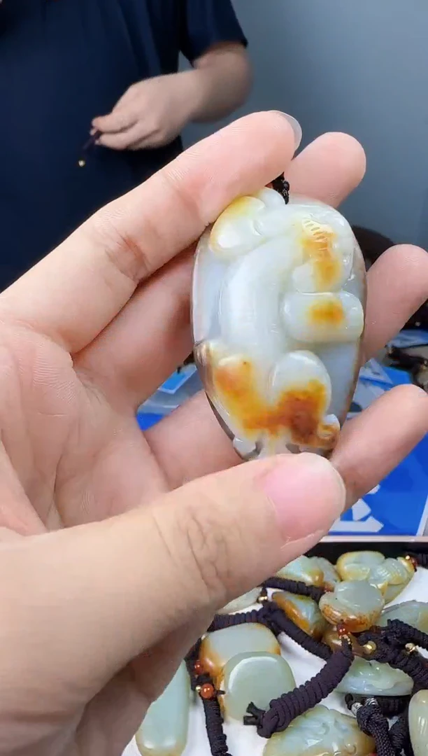 和田玉未镶嵌颈饰1