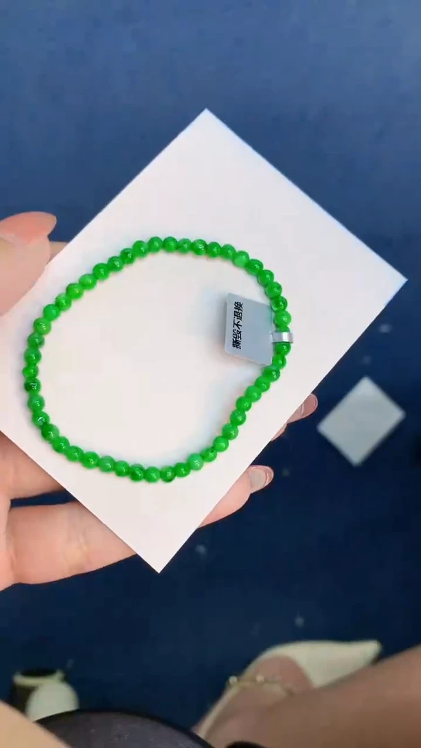 翡翠未镶嵌颈饰           1