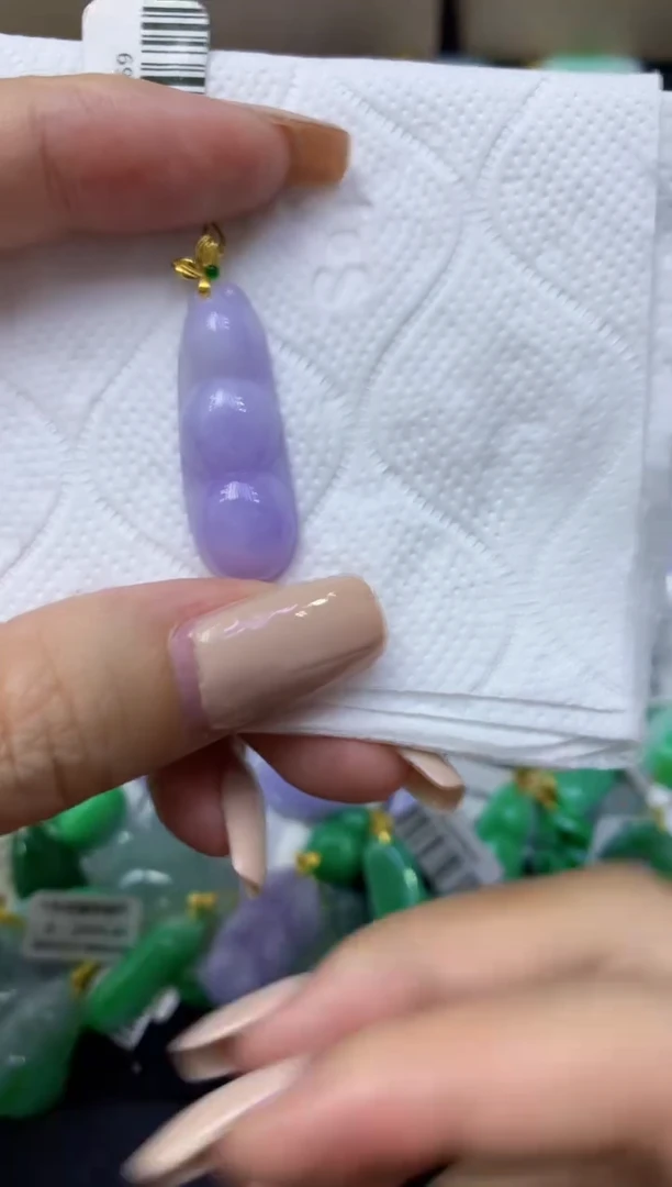 颈饰18K金镶嵌翡翠天然缅甸翡翠A货