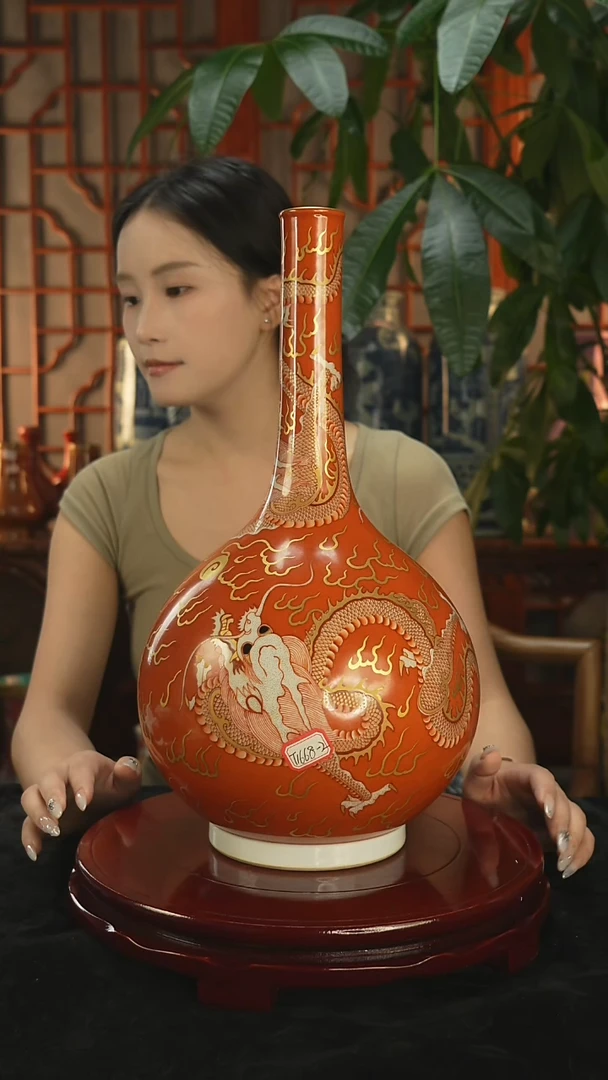 其他仿古瓷   矾红描金龙纹胆瓶一只