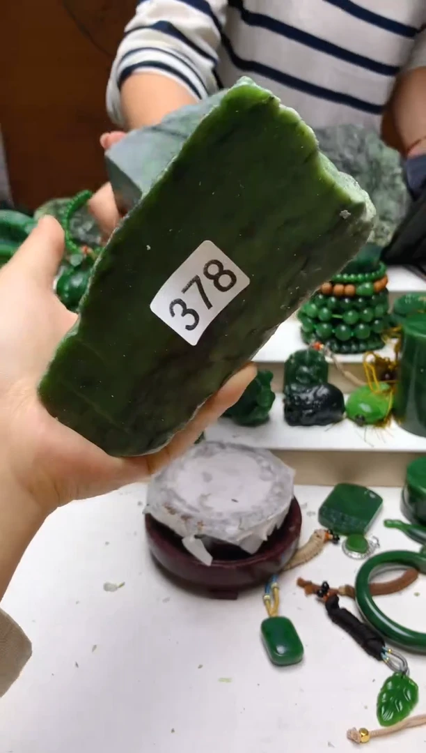 未镶嵌和田玉（碧玉）珠宝半成品1