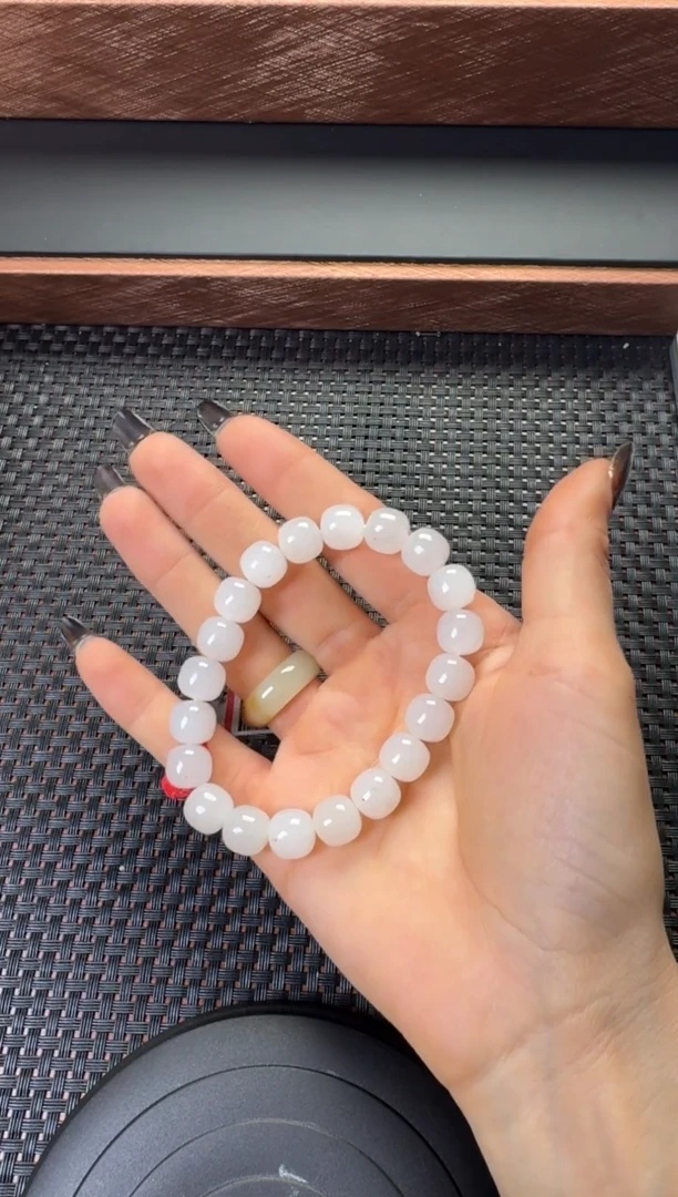 未镶嵌手串和田玉®****好黑山料老型珠卡9*10手串