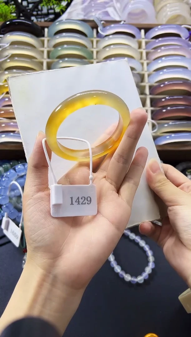 玛瑙/玉髓手镯未镶嵌57圈口金鱼