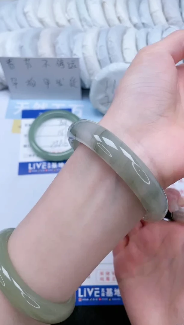 【闪购商品】石英质玉手镯未镶嵌T217-61