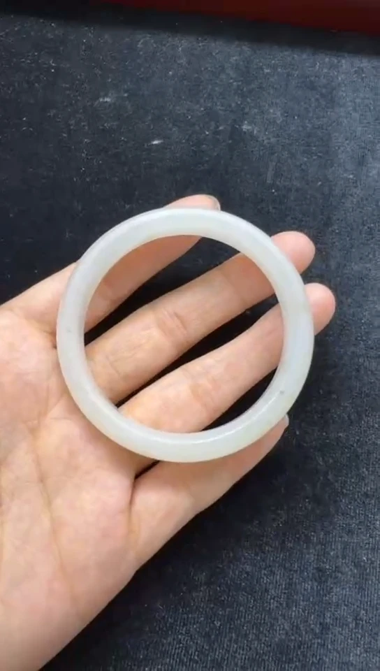 和田玉手镯未镶嵌812和田玉手镯