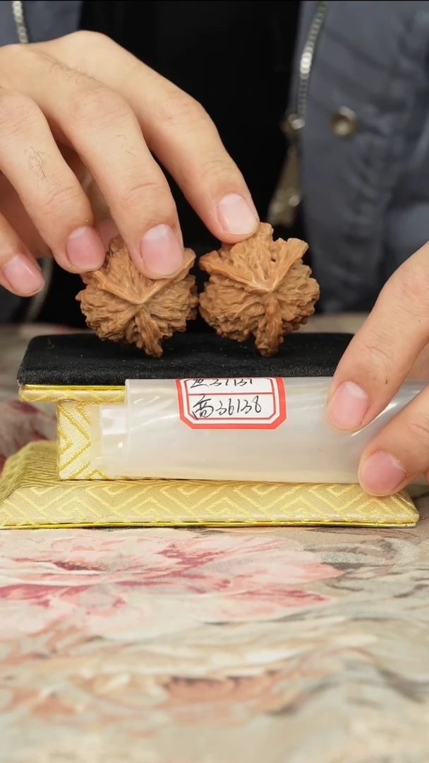 【闪购商品】文玩核桃把件盘山三棱