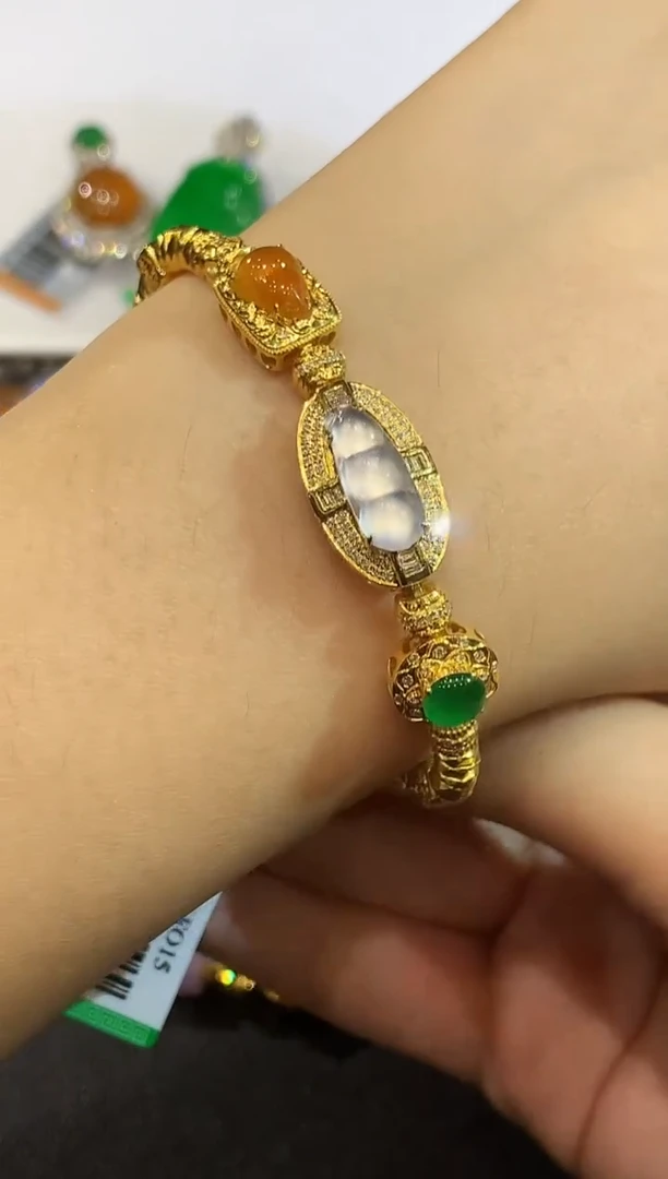 18K金镶嵌手链翡翠CM多样性发其一