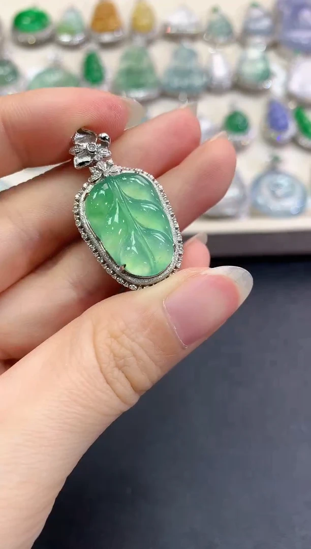 【闪购商品】翡翠颈饰18K金镶嵌C69