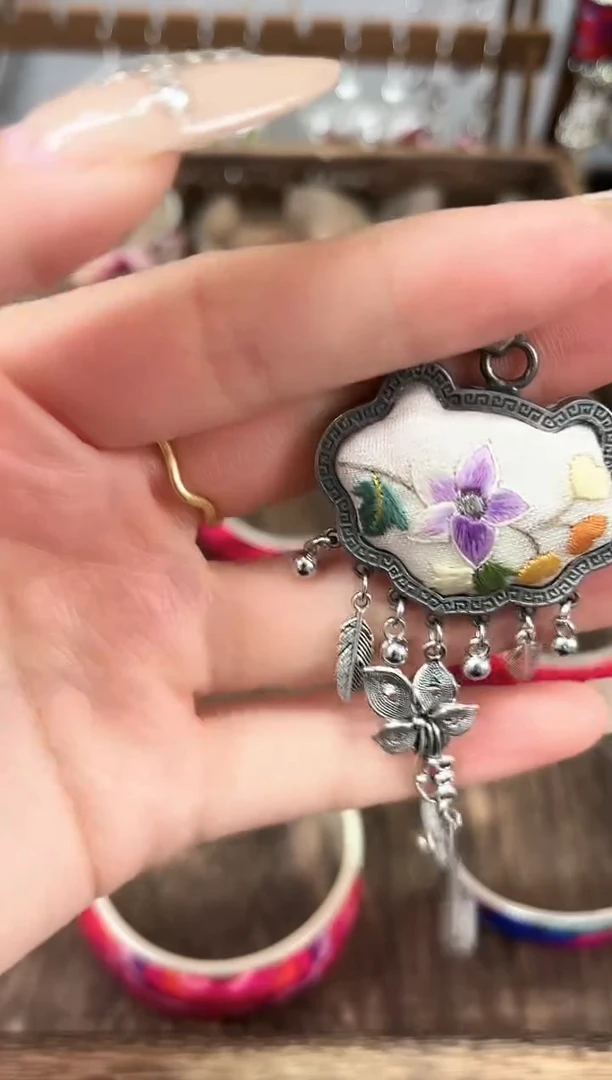 织绣民族风非遗老绣苗银饰品204