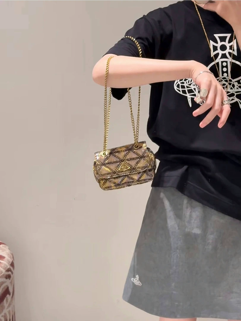 蛇年限定短袖T这么火？？