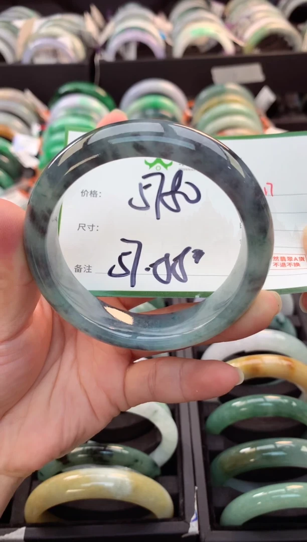 定制翡翠未镶嵌毛货需精细抛光+多人