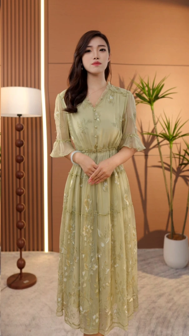 【绿影踪影】2025重工刺绣100%桑蚕丝连衣裙