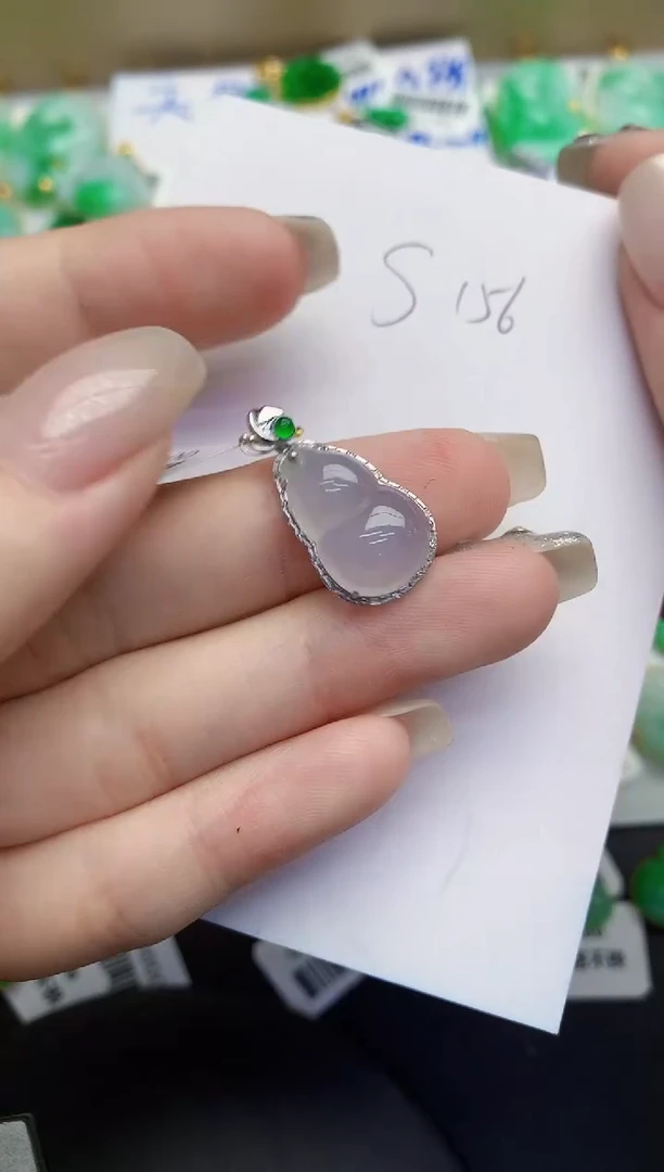 翡翠18K金镶嵌颈饰缅甸天然翡翠A货