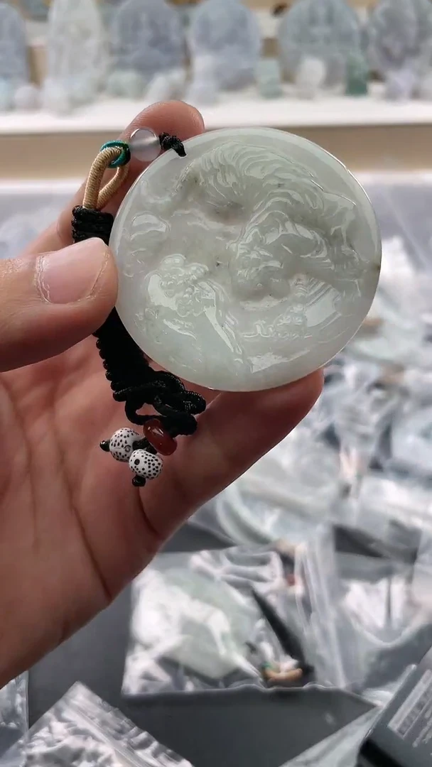 翡翠未镶嵌颈饰..../7/16/ 154