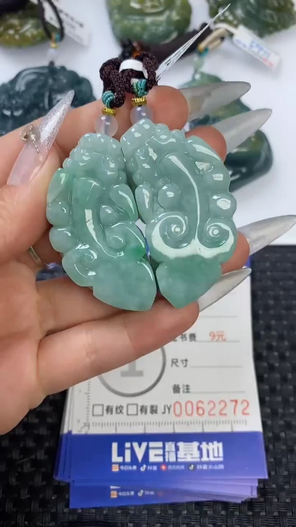 【闪购商品】翡翠颈饰未镶嵌一对1111111111111111