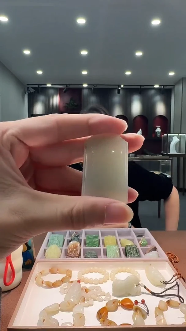 颈饰未镶嵌翡翠工厂清货，不退不换，多样性拍一发一