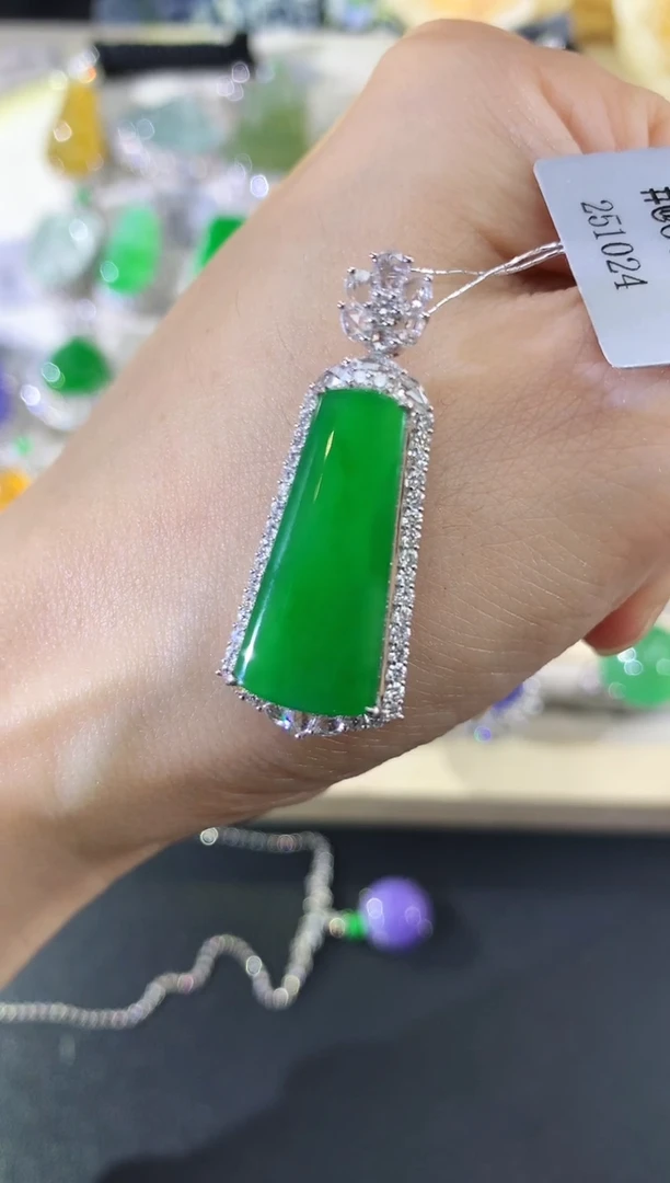 吊坠(不含链)18K金镶嵌翡翠155|39800