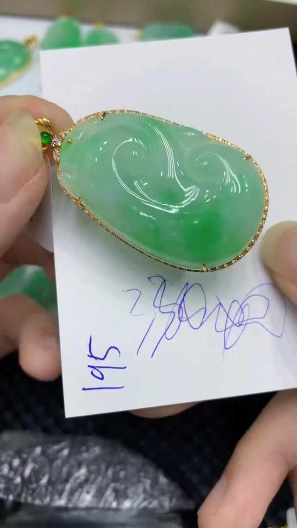 颈饰18K金镶嵌翡翠晴**️缅甸A货翡翠