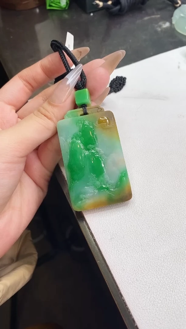 【闪购商品】翡翠颈饰未镶嵌山水牌