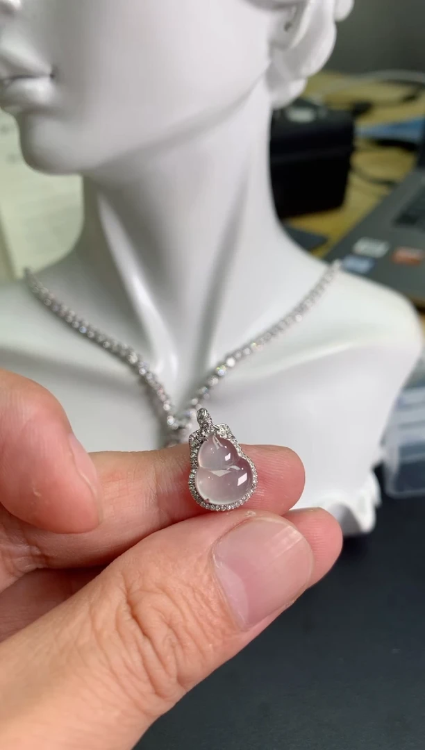 颈饰18K金镶嵌翡翠18K翡翠