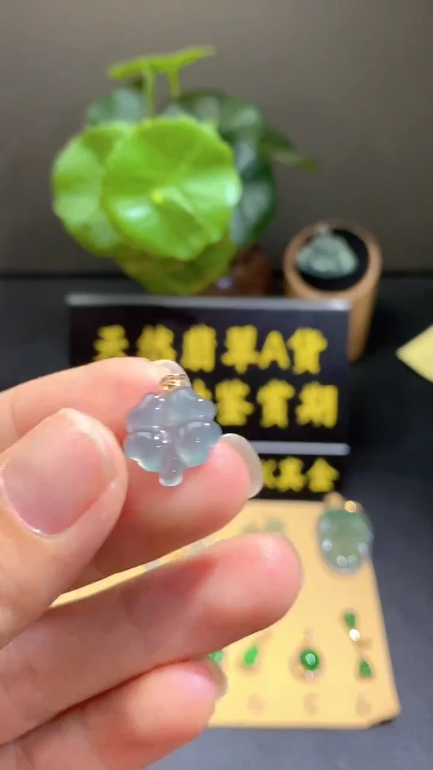 颈饰18K金镶嵌翡翠翡翠A货