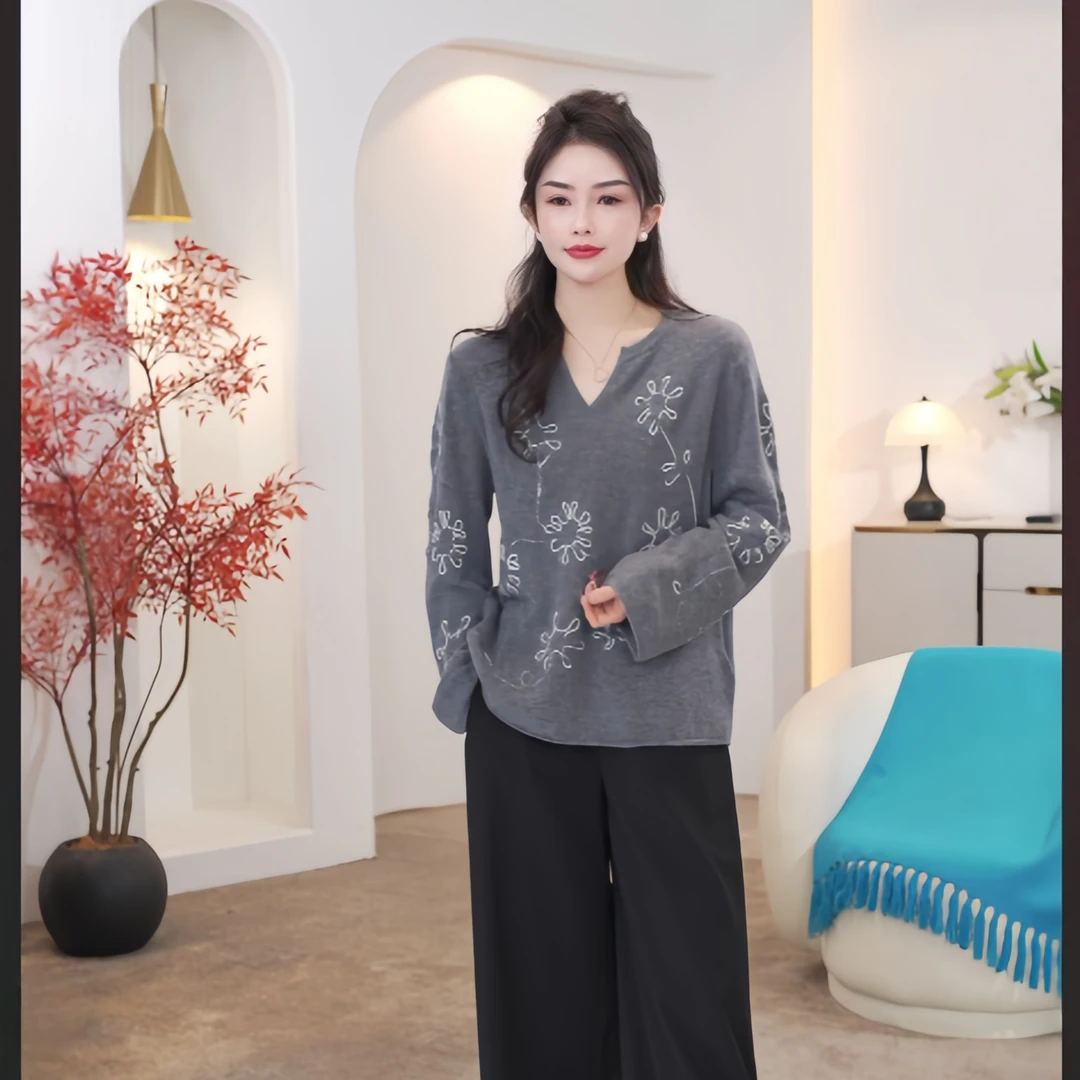 【气质百搭】高级花朵盘绣设计V领上衣