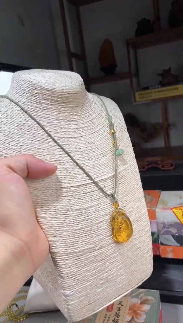 琥珀颈饰未镶嵌金蓝珀如意吊坠