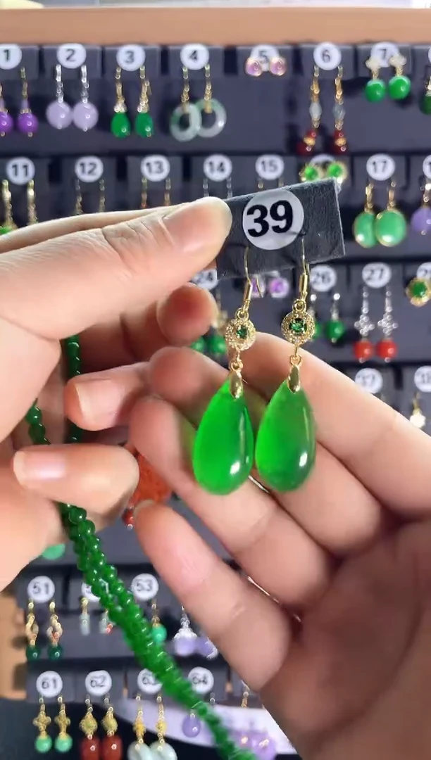 【闪购商品】翡翠耳饰银S925镶嵌39....