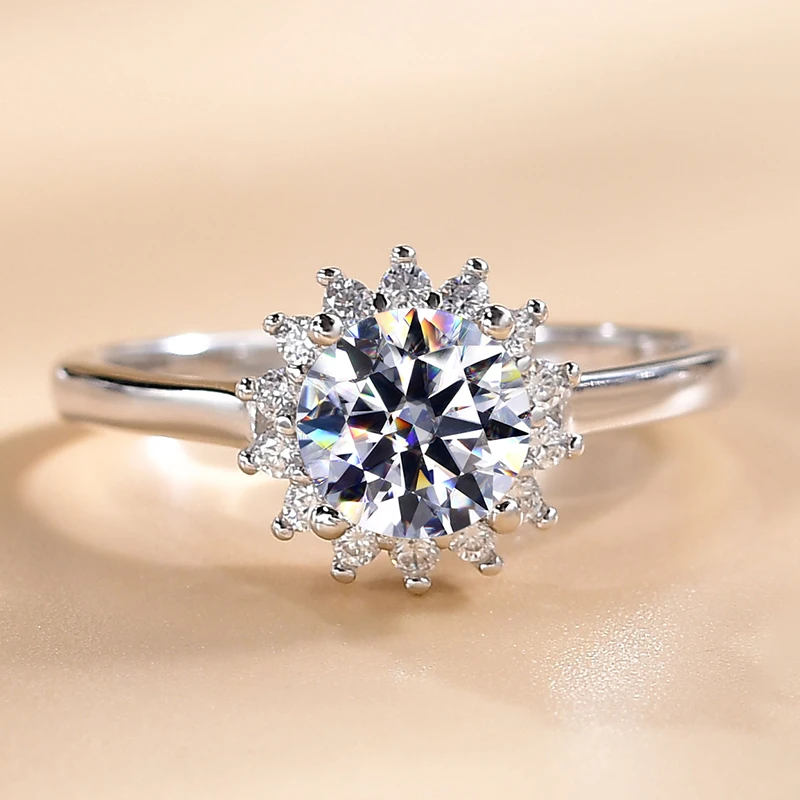 925银莫桑石银制品  太阳花女戒1克拉轻奢时尚结婚经典百搭情侣