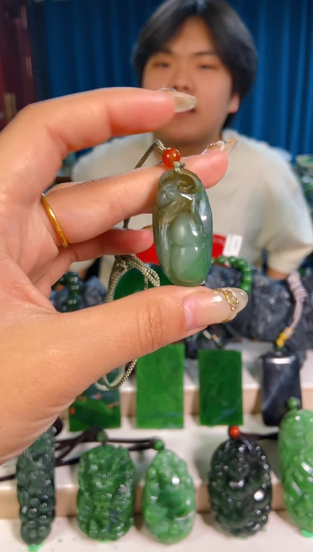 和田玉未镶嵌颈饰1