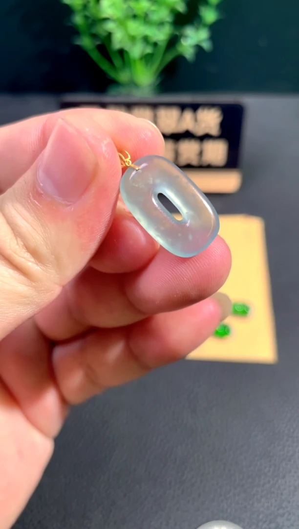 颈饰18K金镶嵌翡翠翡翠