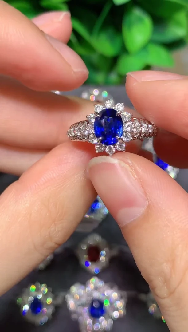 戒指蓝宝石18K金镶嵌1.2ct