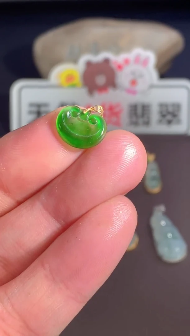 颈饰18K金镶嵌翡翠