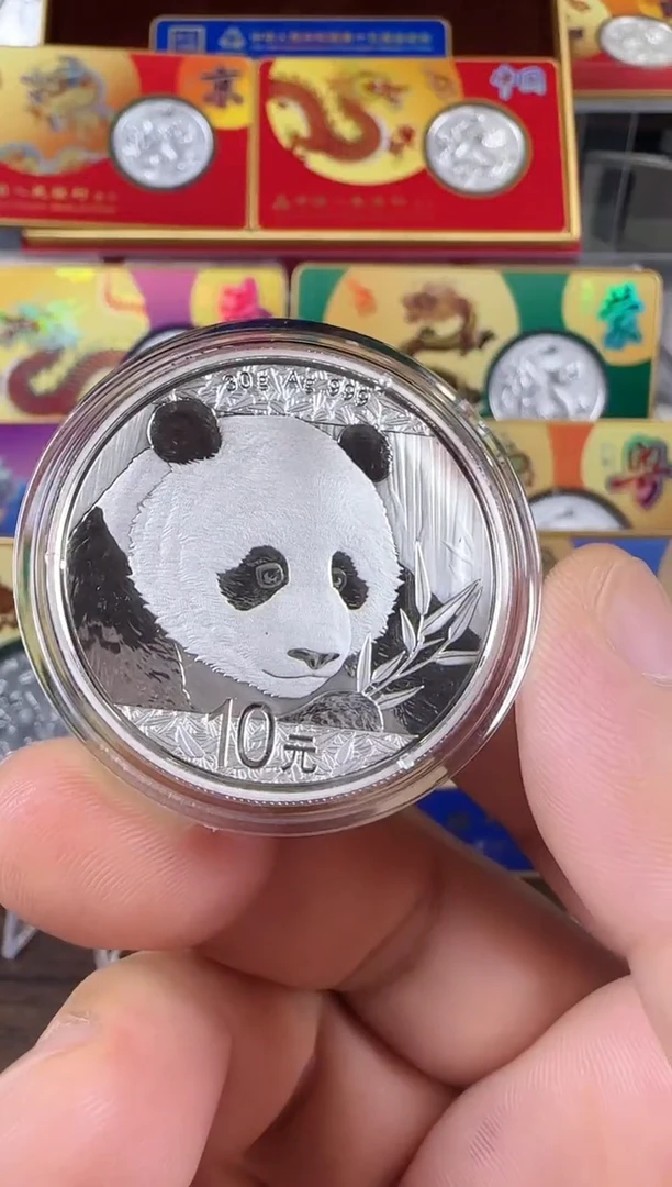 纯银2018年30克熊猫银币（小圆盒）（无说明书）