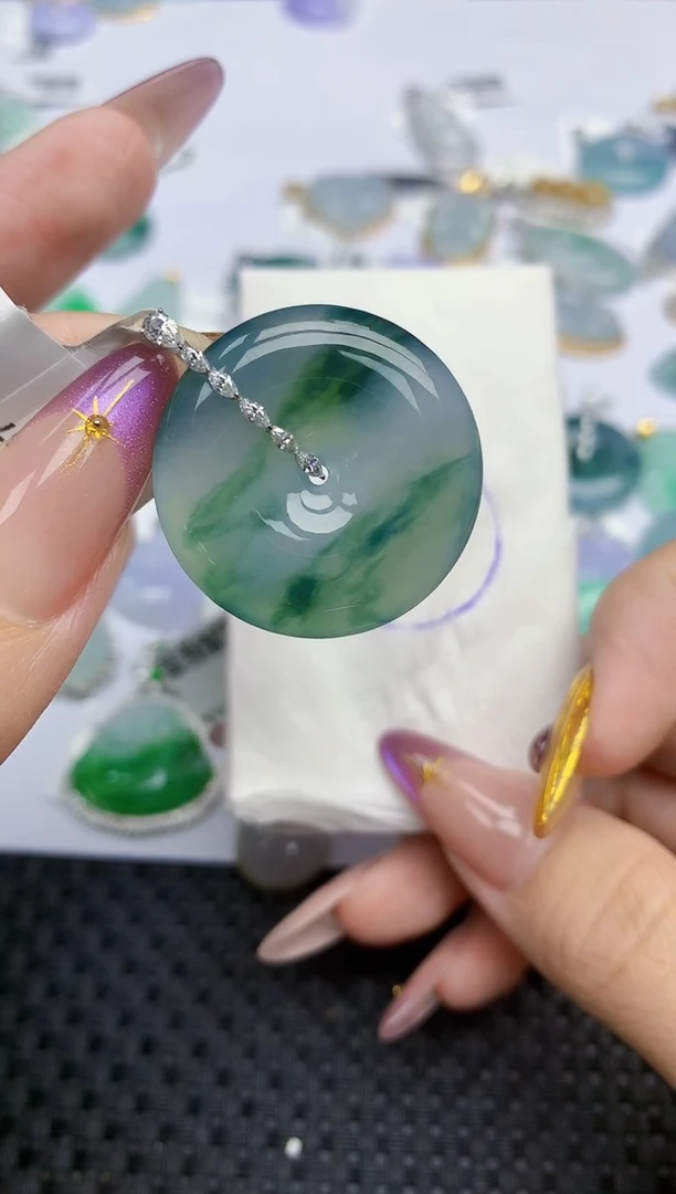 翡翠18K金镶嵌颈饰669   天然翡翠A货  百元以上9米证书费自理