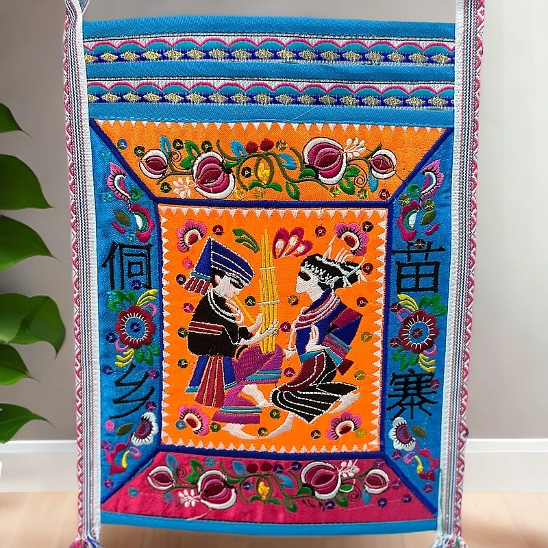 苗族新款包包手工刺绣民族风传统蓝色印花纯手工流苏