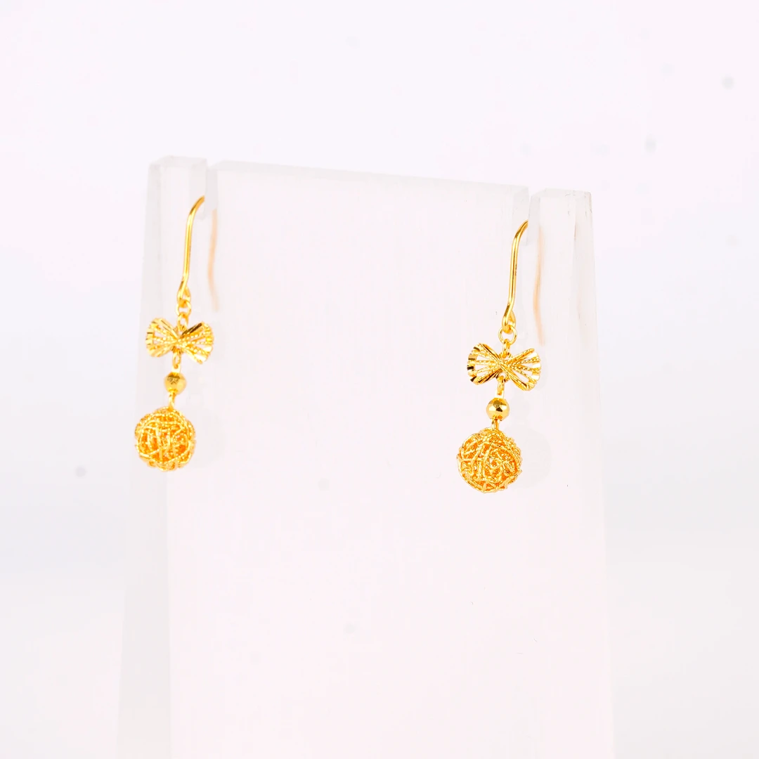 Chow Tai Seng/周大生拉丝蝴蝶结带绣球足金耳钩 4.49g 105号